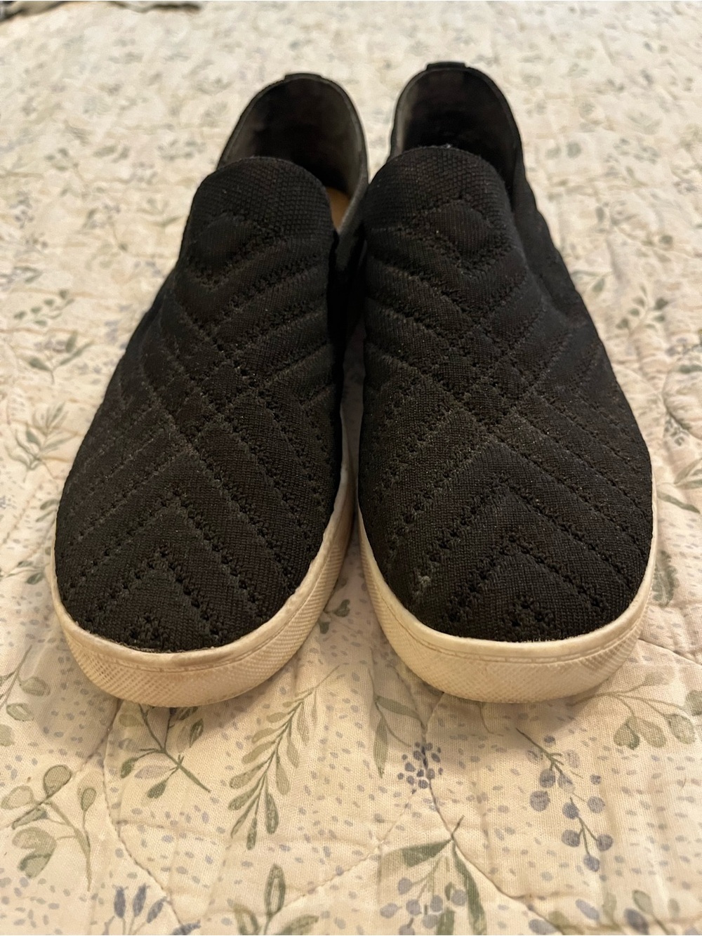 White Mountain Black Knit Slip-On Sneakers Women’s Size 8